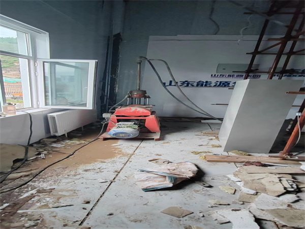 阿合奇地基基础下沉墙体裂缝加固注浆顶升施工