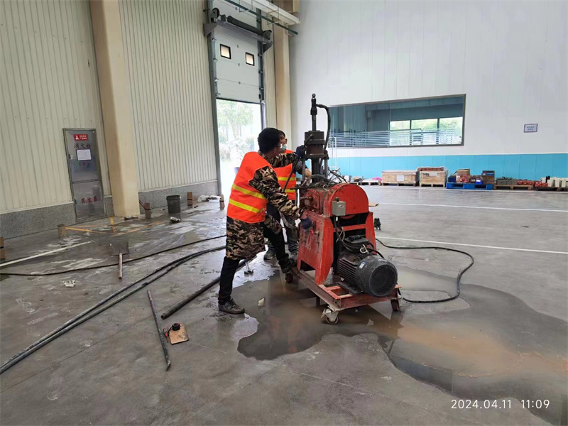 阿合奇厂房地面下沉塌陷注浆加固施工